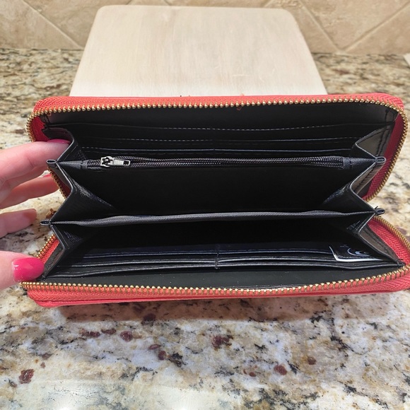 2 Chick Wristlet - Like New Condition - Picture 2 of 3